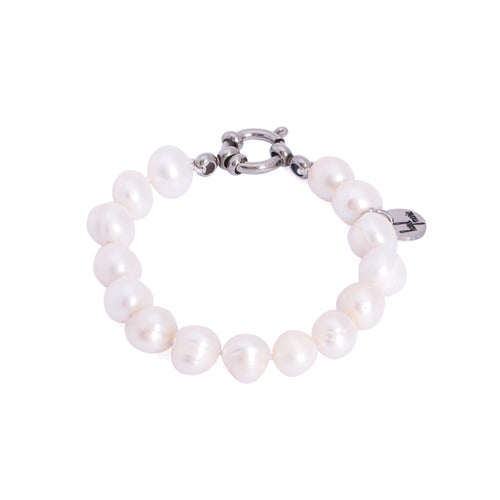 Natural and genuine white pearls, authentic pearls, real pearls, natural color 