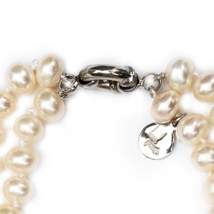 Hazel & Marie: Cultured pearl bracelet with two strands zoomed in