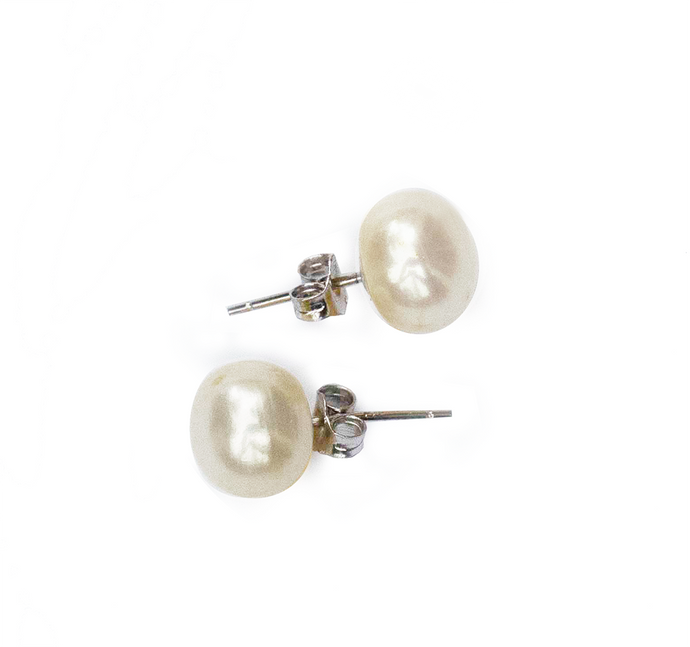 Hazel & Marie: Cultured Pearl large stud earrings in natural pearl