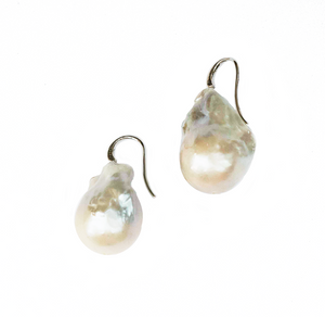 Oyster Drop Pearl Earrings in Natural